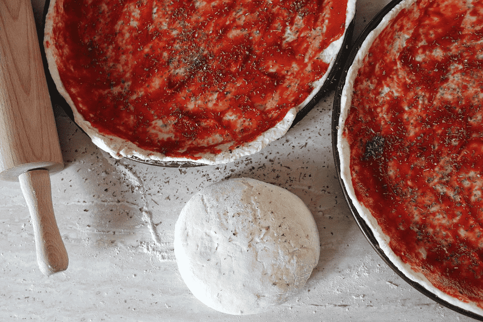 przygotowanie pizzy w domu
